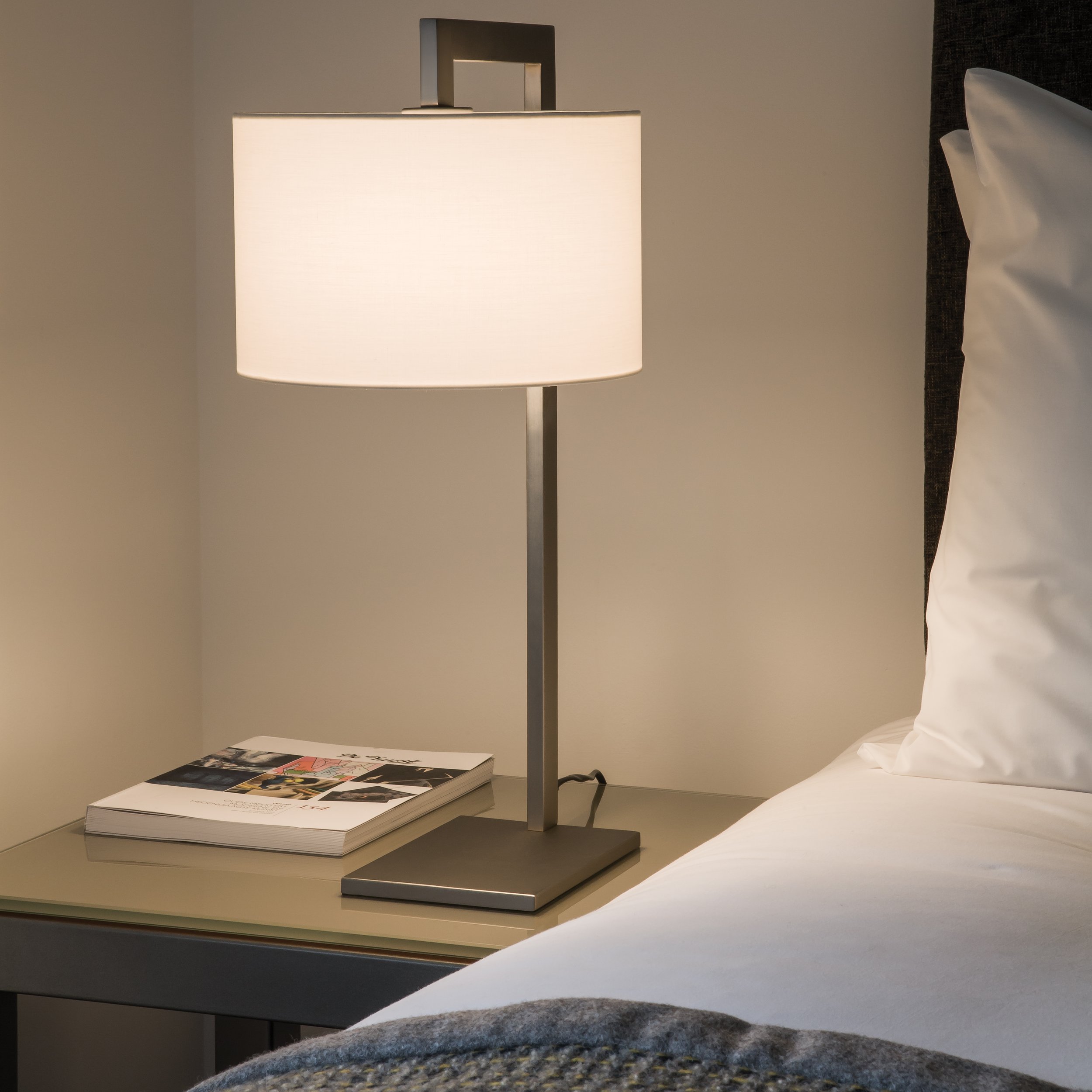 Stanislas lampe de table bougeoir finition nickel |Objet Insolite