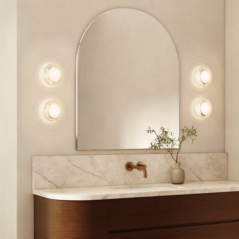 Drop Wall (1523001) in Clear Glass - Insitu Image 2