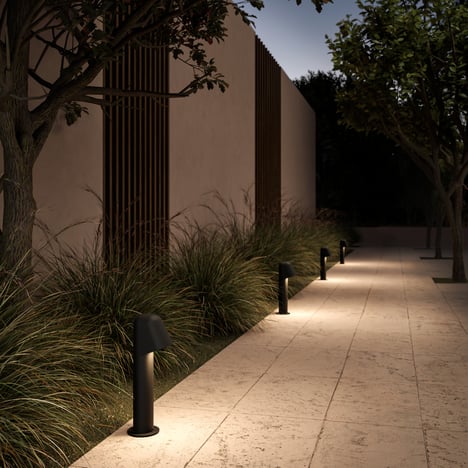 Mast Bollard 400 (1317023) in Textured Black - Insitu Image 3
