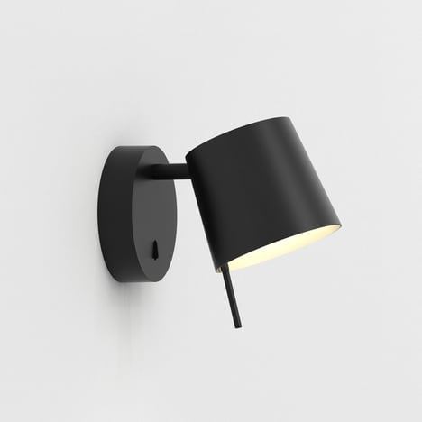 Miura Wall (1444001) in Matt Black with Cone 105 (5018052) in Matt Black