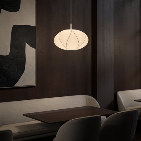 Flow 500 Shade (5049002) in White Fibre - Insitu Image 1