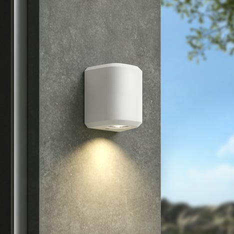 Brixham Wall Single (1513006) in White Concrete - Insitu Image 3