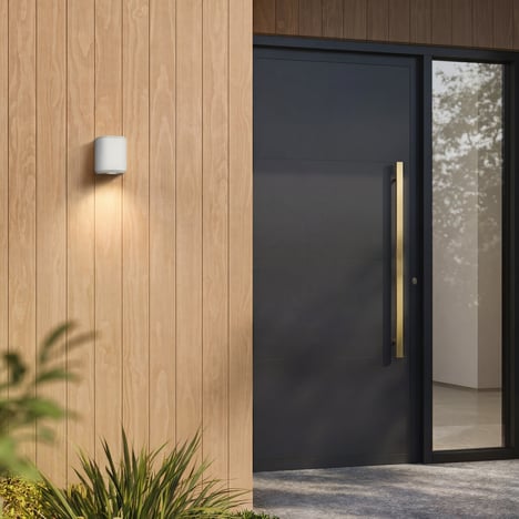 Brixham Wall Single (1513006) in White Concrete - Insitu Image 2