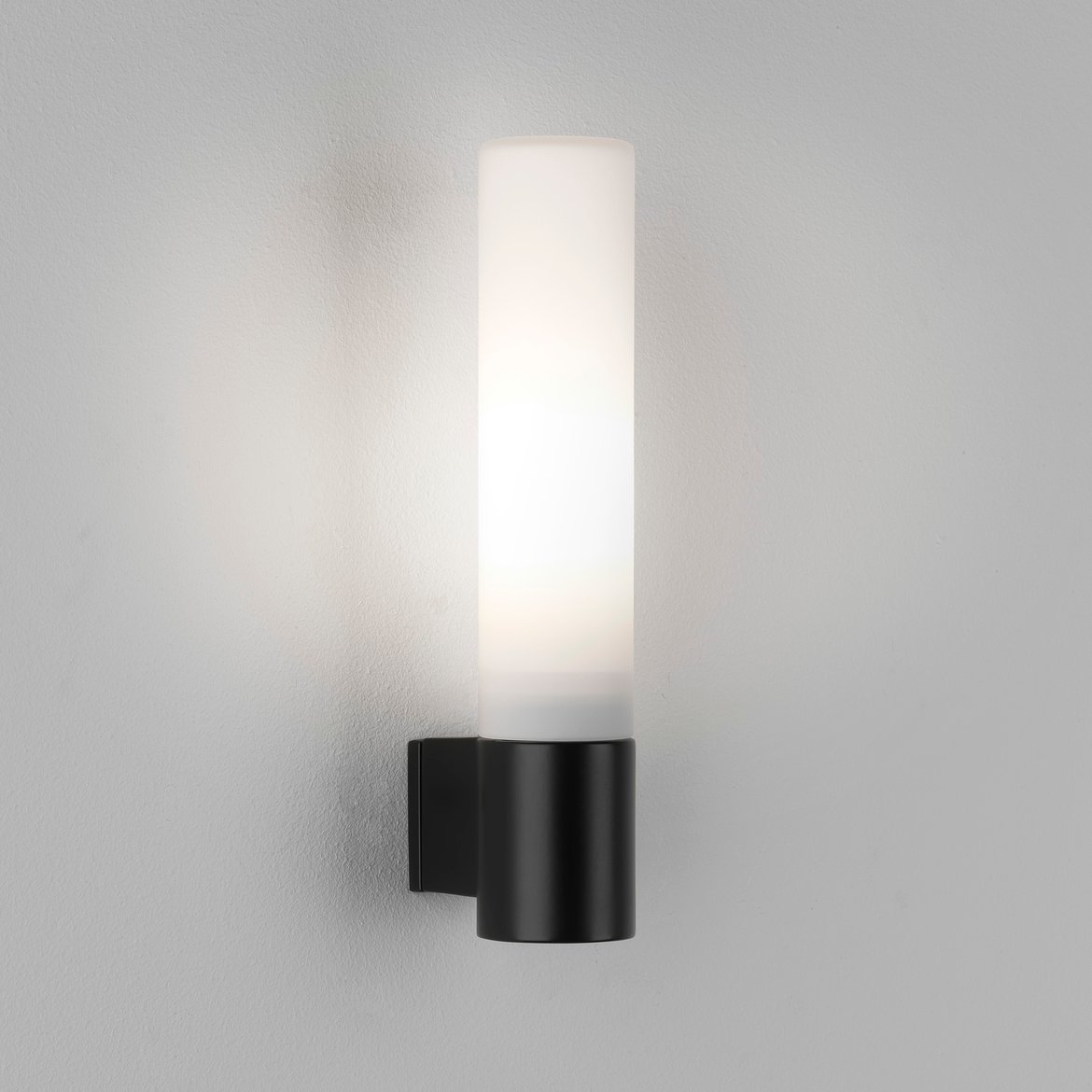 Bari Wall Light, Matt Black | Astro