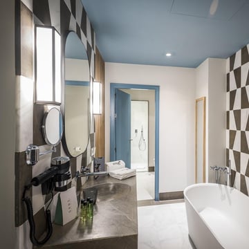 Guest bathroom - Hotel Casa De Indias By Intur, featuring Mashiko Wall
